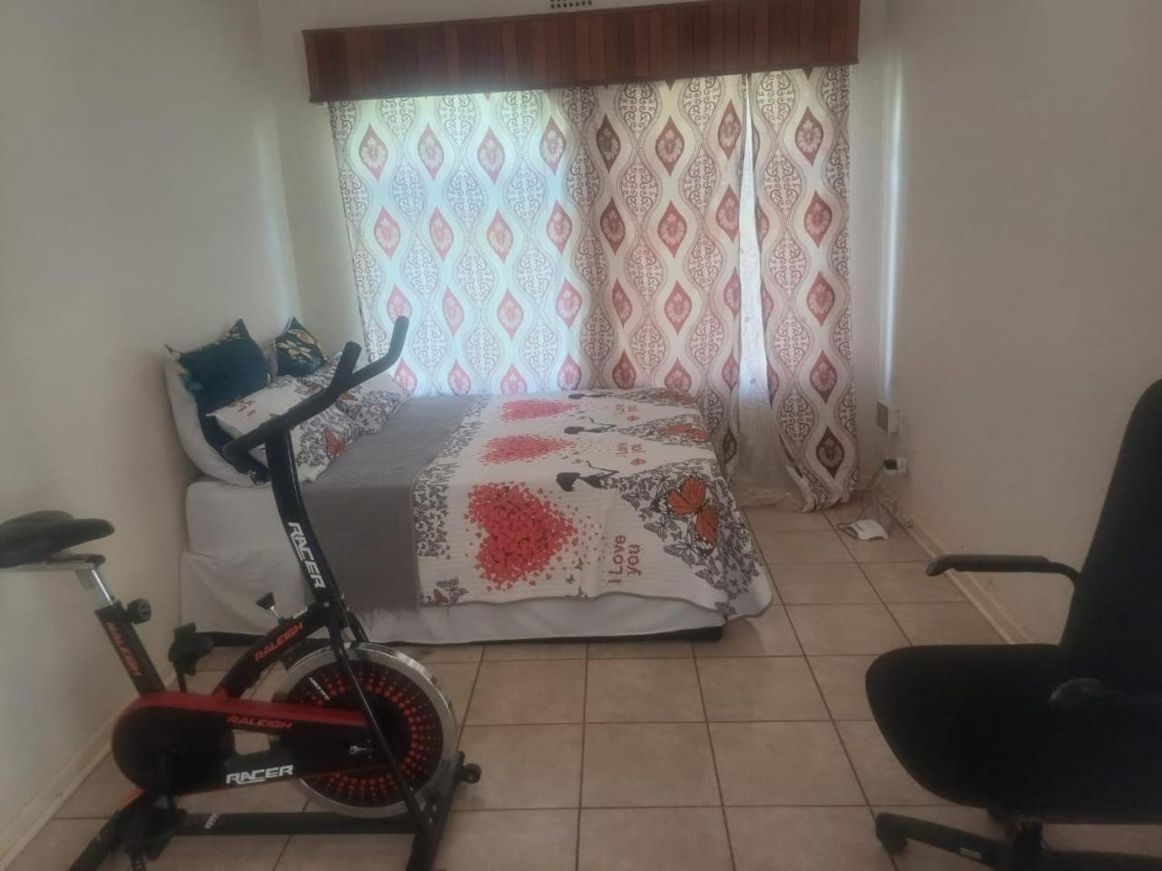 Kempton Park Lodge Birch Acres ケンプトンパーク エクステリア 写真