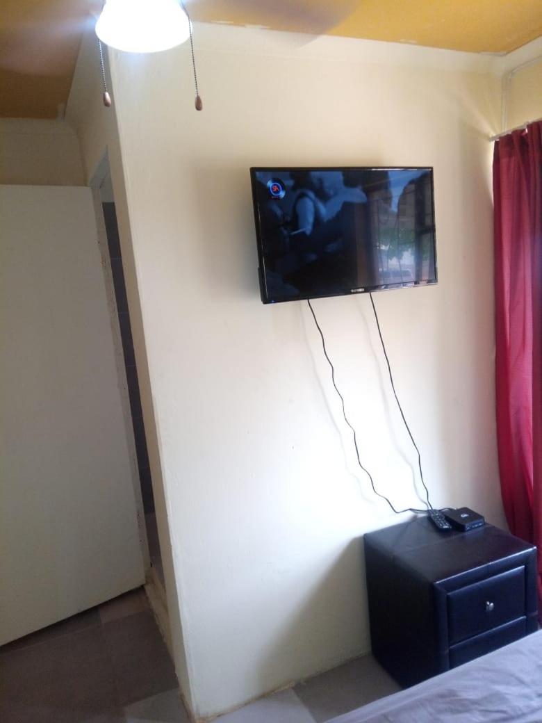 Kempton Park Lodge Birch Acres ケンプトンパーク エクステリア 写真